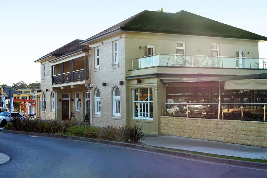 Pub Hotel: The Husky