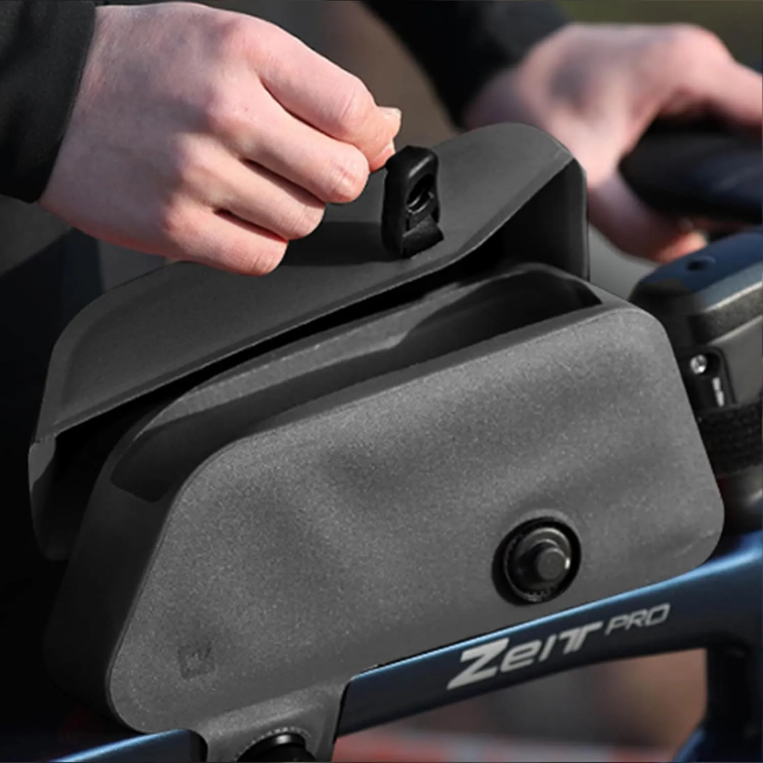 Top Tube Bike Bag Waterproof Rhinowalk Top Tube Bag Magnetic Quick-release Closure Suitable for Road and Mountain bikes (Black)